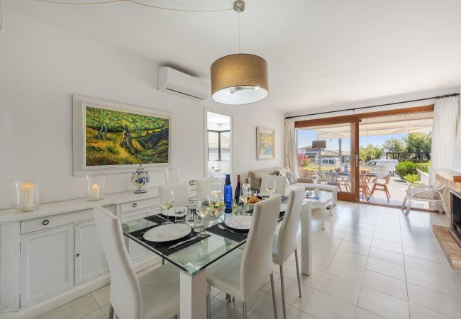 Ferienwohnung in Port de Pollença - Beachfront Apt la Bugambilia by JS VIllas Ferienwohnung in Port de Pollença - Beachfront Apt la Bugambilia by JS VIllas