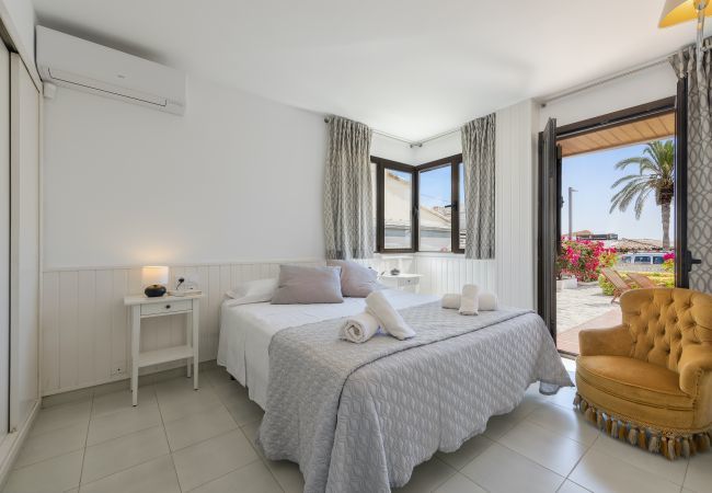 Ferienwohnung in Port de Pollença - Beachfront Apt la Bugambilia by JS VIllas Ferienwohnung in Port de Pollença - Beachfront Apt la Bugambilia by JS VIllas