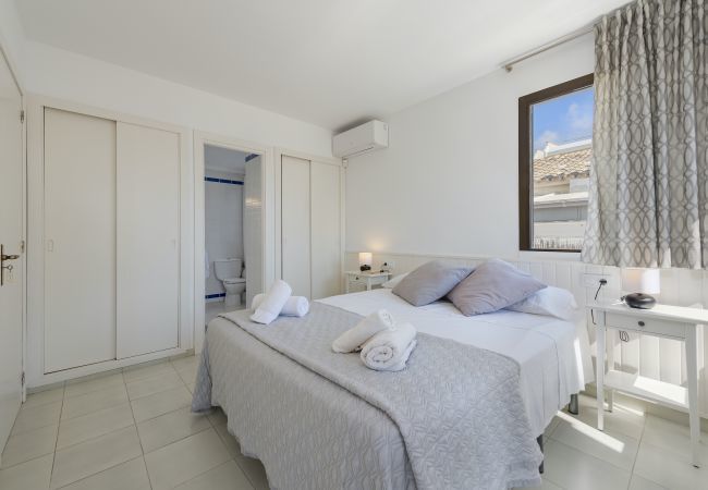 Ferienwohnung in Port de Pollença - Beachfront Apt la Bugambilia by JS VIllas Ferienwohnung in Port de Pollença - Beachfront Apt la Bugambilia by JS VIllas