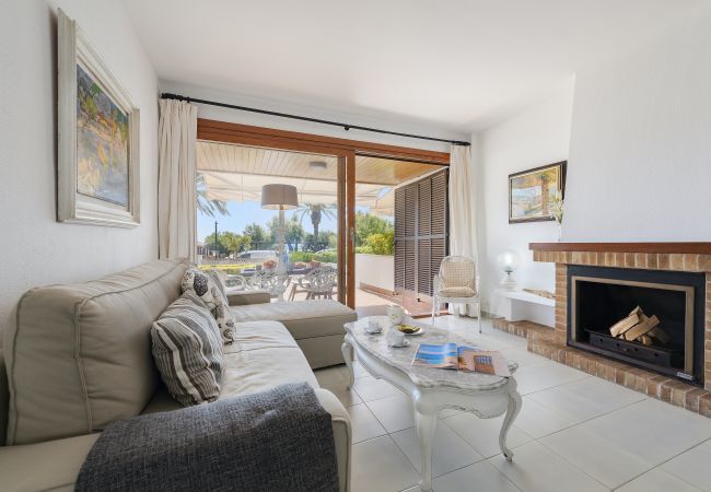 Ferienwohnung in Port de Pollença - Beachfront Apt la Bugambilia by JS VIllas Ferienwohnung in Port de Pollença - Beachfront Apt la Bugambilia by JS VIllas
