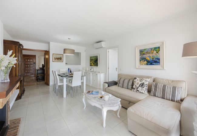 Apartamento en Port de Pollença - Beachfront Apt la Bugambilia by JS VIllas Apartamento en Port de Pollença - Beachfront Apt la Bugambilia by JS VIllas